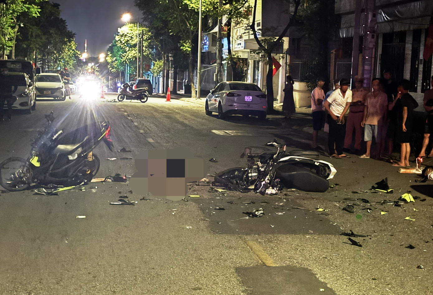 Hiện trường vụ tai nạn giao thông làm 4 người thương vong.