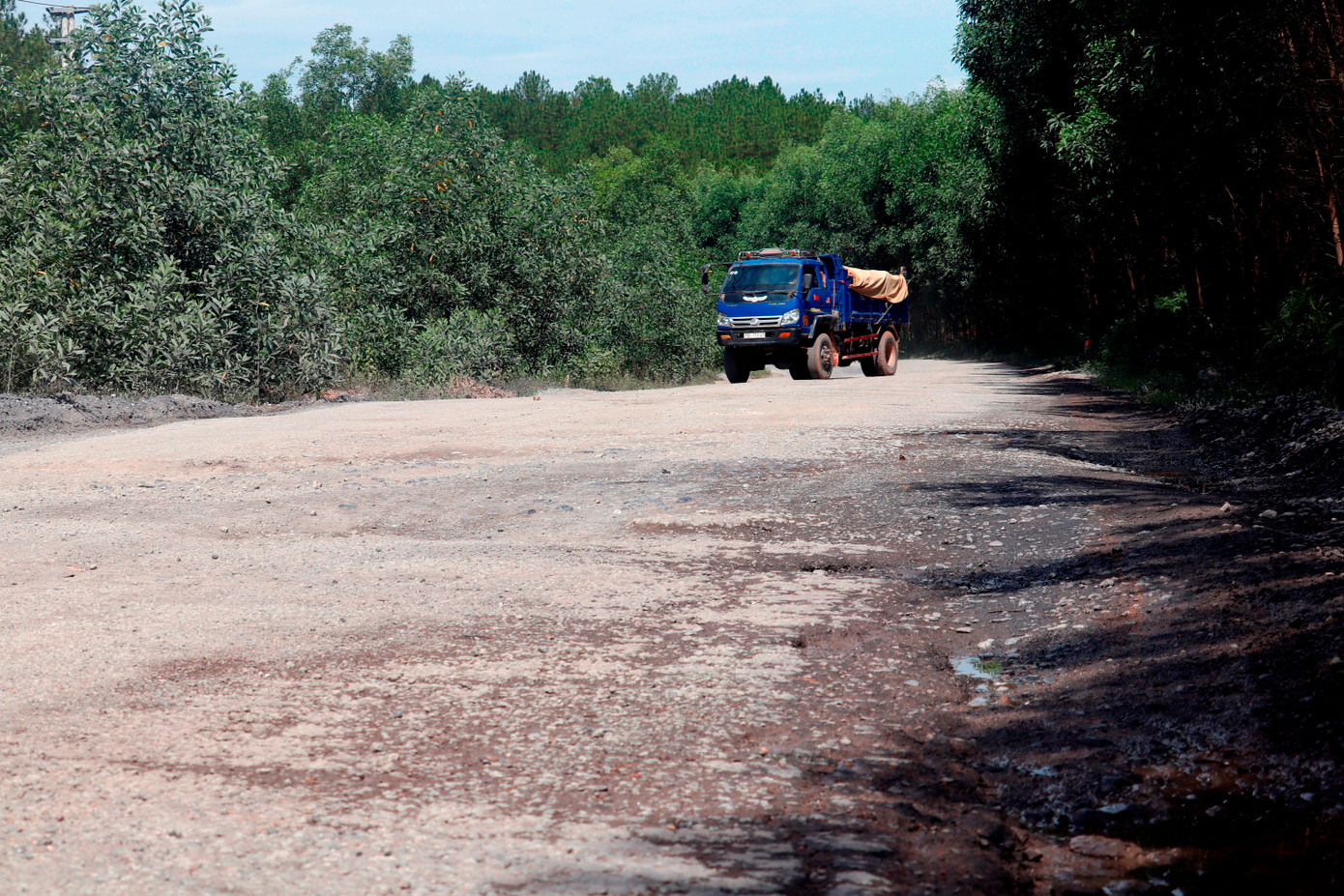 Lãnh đạo phường Phong Điền xác nhận, tình trạng đường xuống cấp của Tỉnh lộ đã kéo dài nhiều năm, ảnh hưởng đến an toàn giao thông, sinh hoạt của người dân và hiệu quả khai thác cao tốc kết nối với Huế. Lãnh đạo phường Phong Điền xác nhận, tình trạng đường xuống cấp của Tỉnh lộ đã kéo dài nhiều năm, ảnh hưởng đến an toàn giao thông, sinh hoạt của người dân và hiệu quả khai thác cao tốc kết nối với Huế.