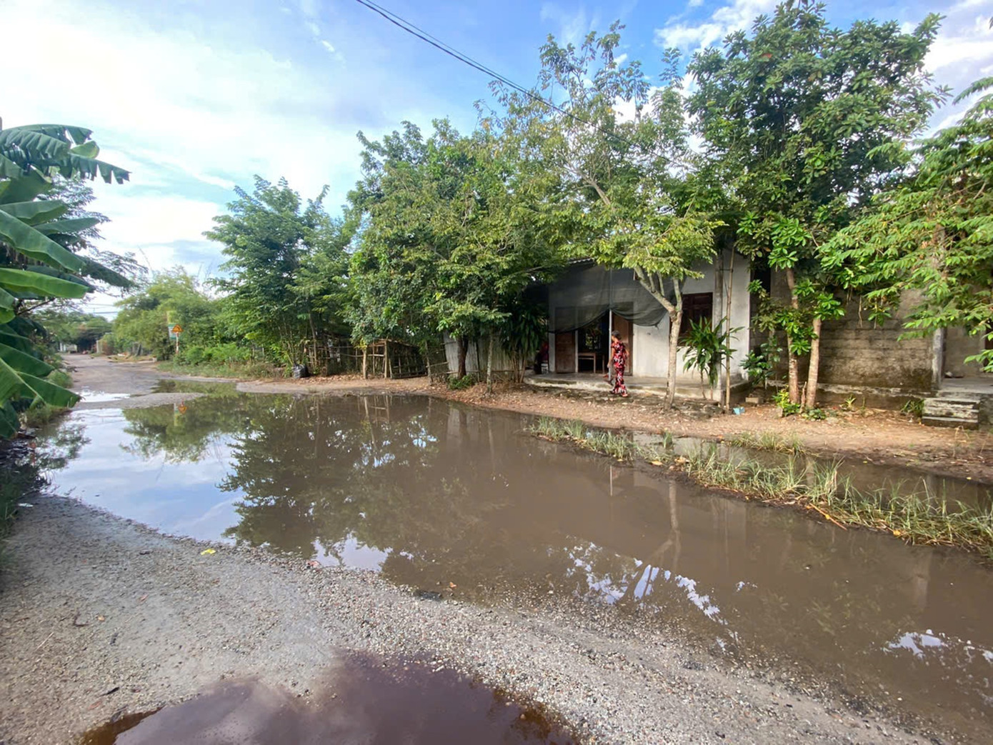Là một trong những tỉnh lộ quan trọng của TT-Huế nên tập trung khá đông lưu lượng phương tiện giao thông tham gia. Tuy nhiên, sau khi dự án đường ven đầm phá qua huyện Phú Vang hoàn thành, đi vào vận hành nối TP. Huế với trung tâm huyện Phú Vang, hơn 2,5km thuộc Tỉnh lộ 10A qua xã Phú Lương, cạnh trung tâm huyện dường như bị “bỏ quên” về công tác duy tu, bảo dưỡng.