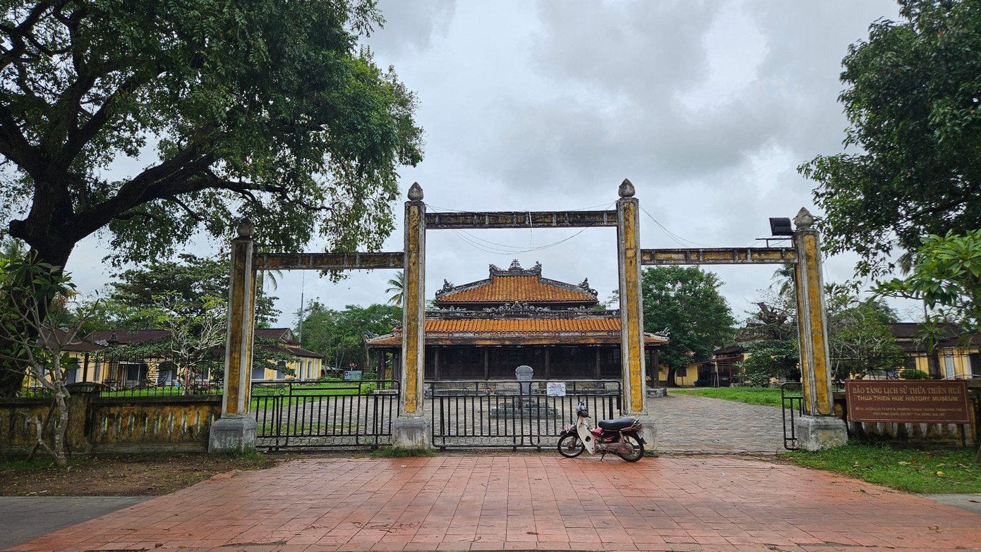 Di tích Quốc Tử Giám triều Nguyễn được sử dụng làm trụ sở Bảo tàng Lịch sử TP Huế hơn 40 năm. Di tích Quốc Tử Giám triều Nguyễn được sử dụng làm trụ sở Bảo tàng Lịch sử TP Huế hơn 40 năm.