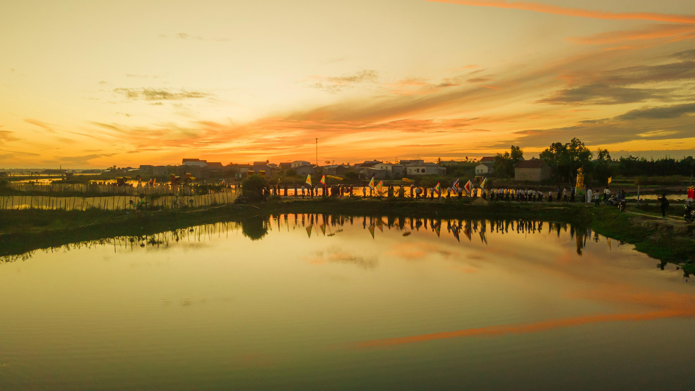 Quang cảnh lễ rước cung nghinh bài vị của các vị khai canh của làng văn hóa An Truyền. Ảnh: Đình Hoàng Quang cảnh lễ rước cung nghinh bài vị của các vị khai canh của làng văn hóa An Truyền. Ảnh: Đình Hoàng