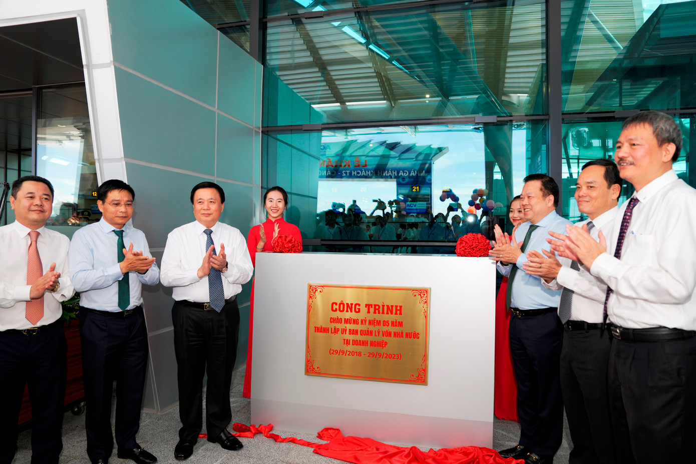 Dự lễ khánh thành có ông Nguyễn Xuân Thắng - Chủ tịch Hội đồng Lý luận Trung ương, Giám đốc Học viện Chính trị quốc gia Hồ Chí Minh; ông Trần Lưu Quang - Phó Thủ tướng Chính phủ; ông Nguyễn Văn Thắng - Bộ trưởng Bộ GTVT và lãnh đạo các bộ, ngành trung ương, địa phương. Dự lễ khánh thành có ông Nguyễn Xuân Thắng - Chủ tịch Hội đồng Lý luận Trung ương, Giám đốc Học viện Chính trị quốc gia Hồ Chí Minh; ông Trần Lưu Quang - Phó Thủ tướng Chính phủ; ông Nguyễn Văn Thắng - Bộ trưởng Bộ GTVT và lãnh đạo các bộ, ngành trung ương, địa phương.