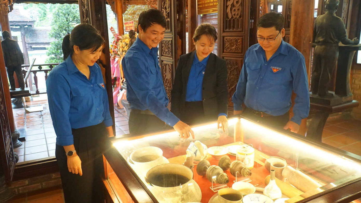 Tham quan Bảo tàng Tham quan Bảo tàng