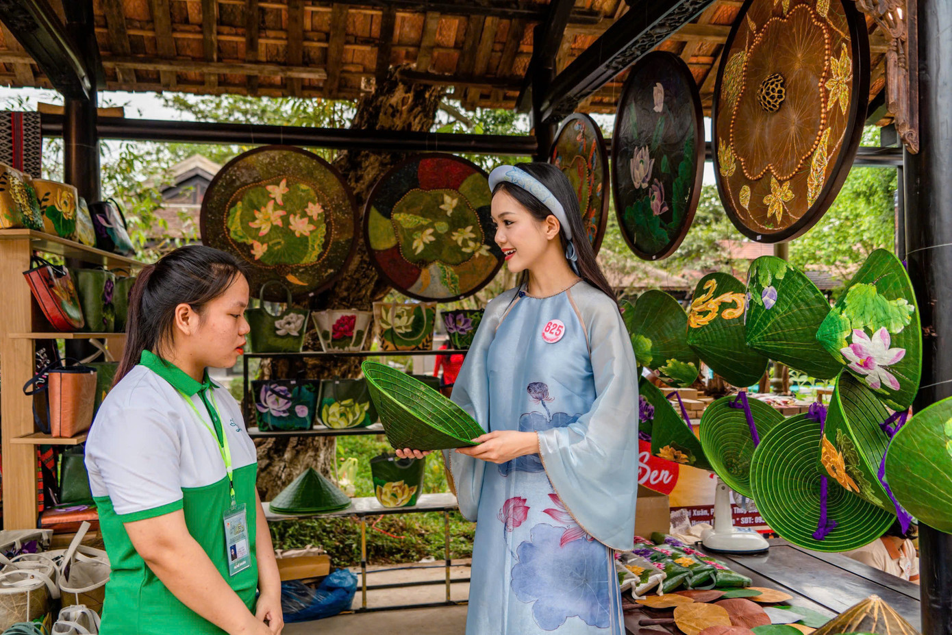 Triển lãm thu hút sự tham gia của hơn 600 nghệ nhân từ nhiều tỉnh, thành phố trên cả nước, với hơn 1.000 tác phẩm cây kiểng, hoa phong lan và đá cảnh mỹ thuật.