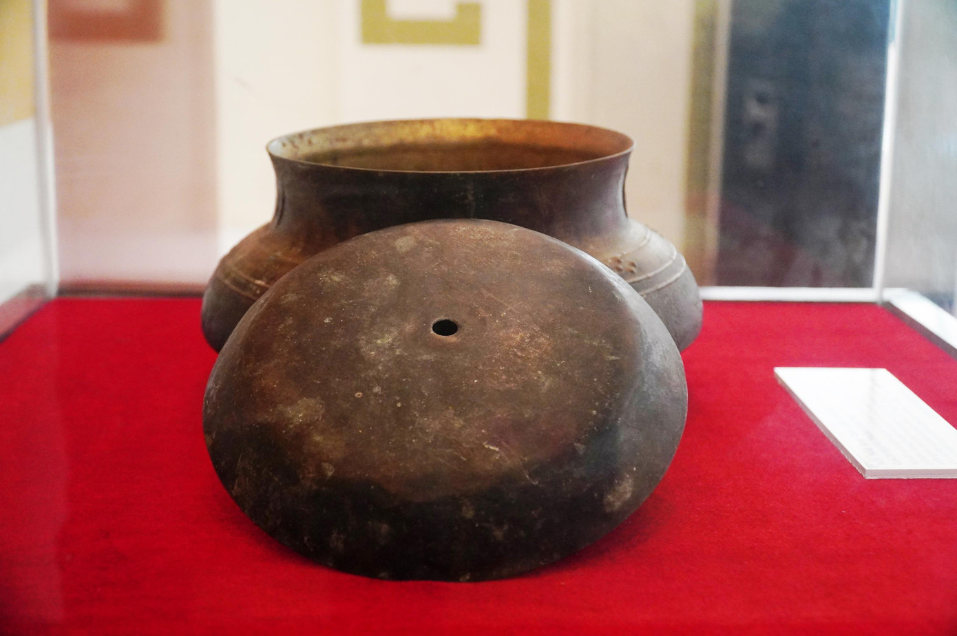 Nồi nấu rau cau làm khuôn in truyền đơn trong cách mạng tháng Tám 1945 tại TT-Huế