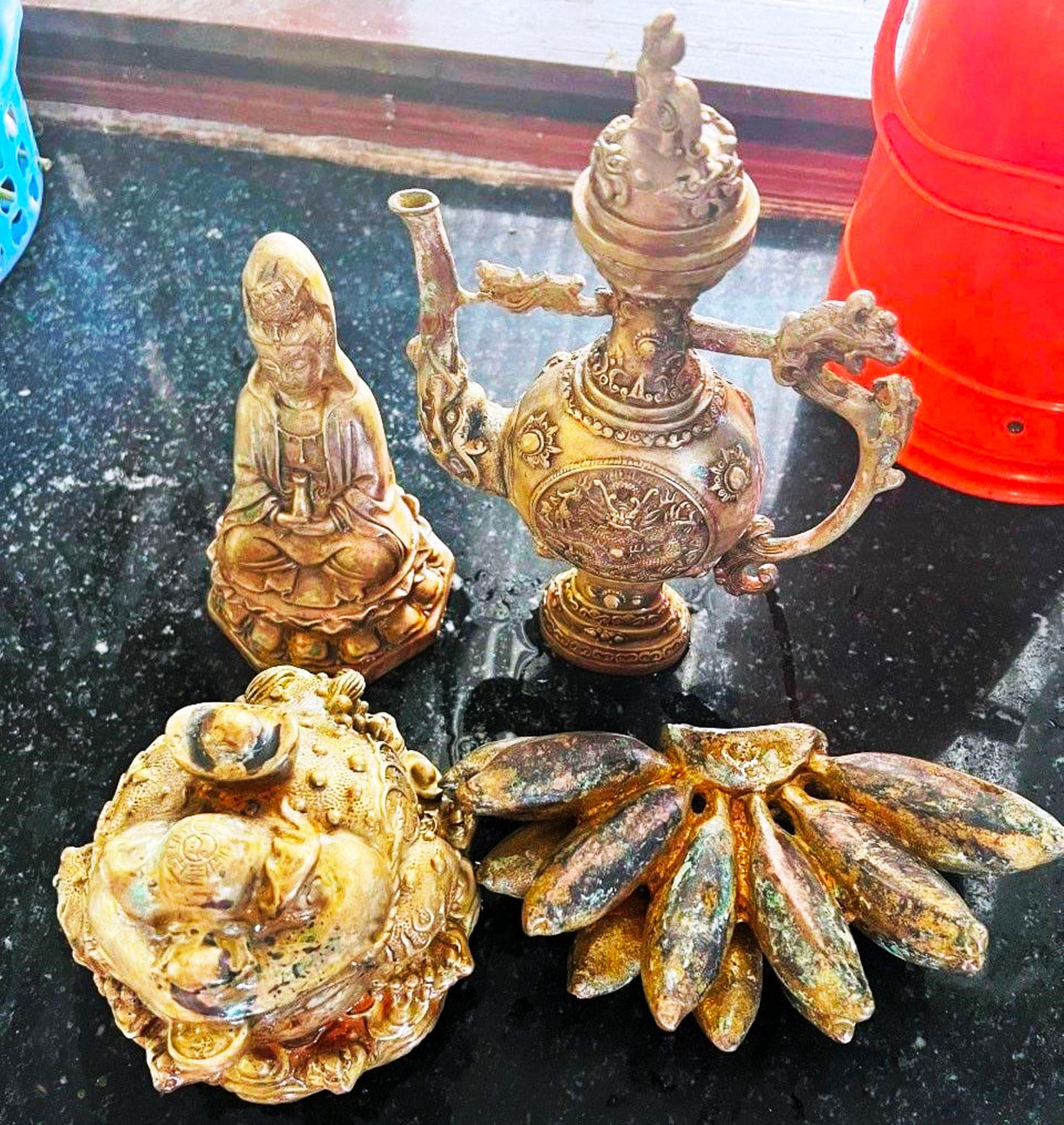 Tang vật vụ lừa đảo. Ảnh: TD Tang vật vụ lừa đảo. Ảnh: TD