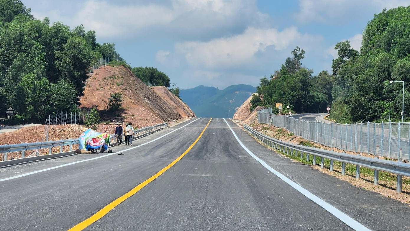 Công trình dự án triển khai trên chiều dài 98,3km, với 11 gói thầu xây lắp. Trong đó, chiều dài đoạn qua Quảng Trị là 37,3km; đoạn qua TT-Huế 61km. Tổng mức đầu tư dự án là hơn 7.600 tỷ đồng, trong đó giá trị xây lắp là 5.712 tỷ đồng.