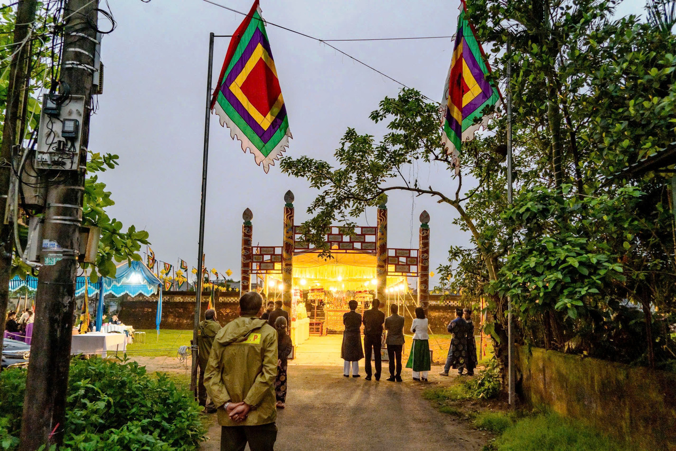 Sau các phần nghi lễ, rất đông người dân tại Huế và nhiều nơi đã về dâng hương tại đàn Xã Tắc nhằm nguyện cầu về cuộc sống ấm no, hạnh phúc, quốc thái dân an, mưa gió thuận hòa, thể hiện đạo lý uống nước nhớ nguồn, ngưỡng vọng công đức của tiền nhân, tiên tổ. Sau các phần nghi lễ, rất đông người dân tại Huế và nhiều nơi đã về dâng hương tại đàn Xã Tắc nhằm nguyện cầu về cuộc sống ấm no, hạnh phúc, quốc thái dân an, mưa gió thuận hòa, thể hiện đạo lý uống nước nhớ nguồn, ngưỡng vọng công đức của tiền nhân, tiên tổ.