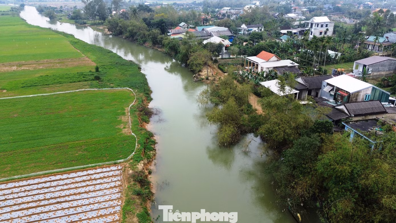 Về lâu dài, UBND huyện Quảng Điền chỉ đạo cơ quan chức năng nghiên cứu, lập dự án xây kè bảo vệ bờ sông Rào Cùng đoạn qua thôn La Vân Thượng và các khu vực sạt lở khác của xã Quảng Thọ.