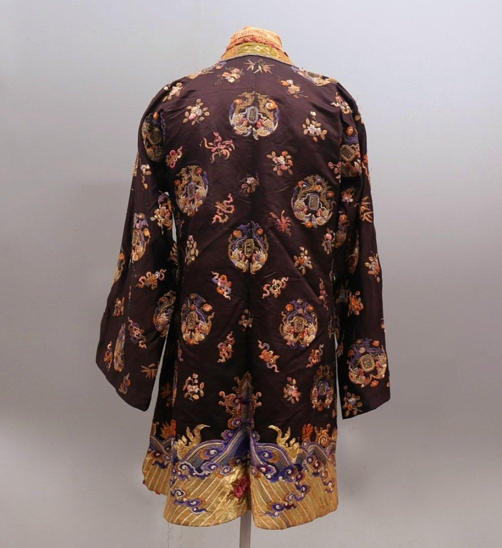 Mặt sau chiếc áo dài Nhật Bình có từ thời nhà Nguyễn