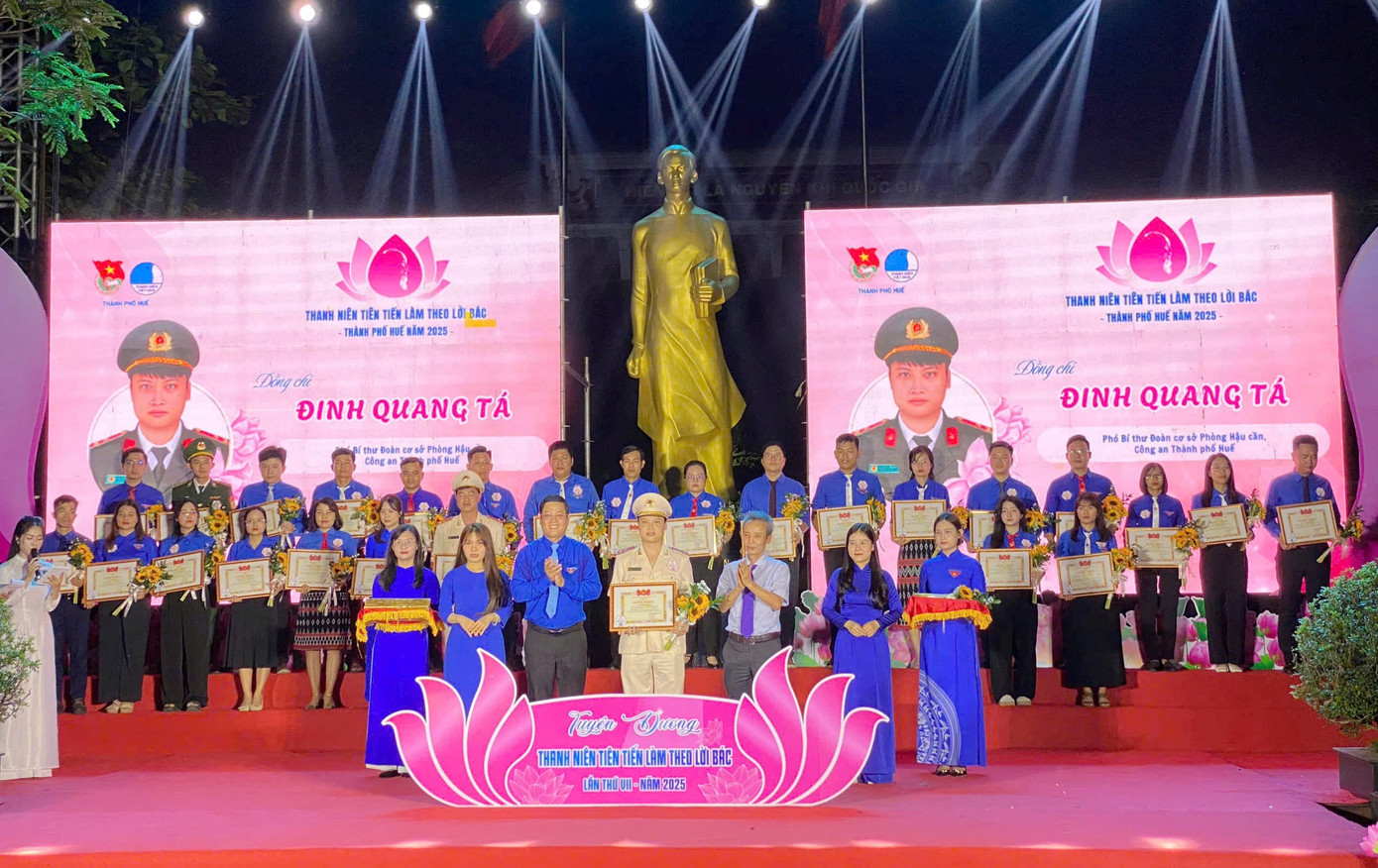 Tuyên dương, tặng bằng khen cho 20 tập thể và 34 cá nhân điển hình thanh niên tại Huế làm theo lời Bác dạy.