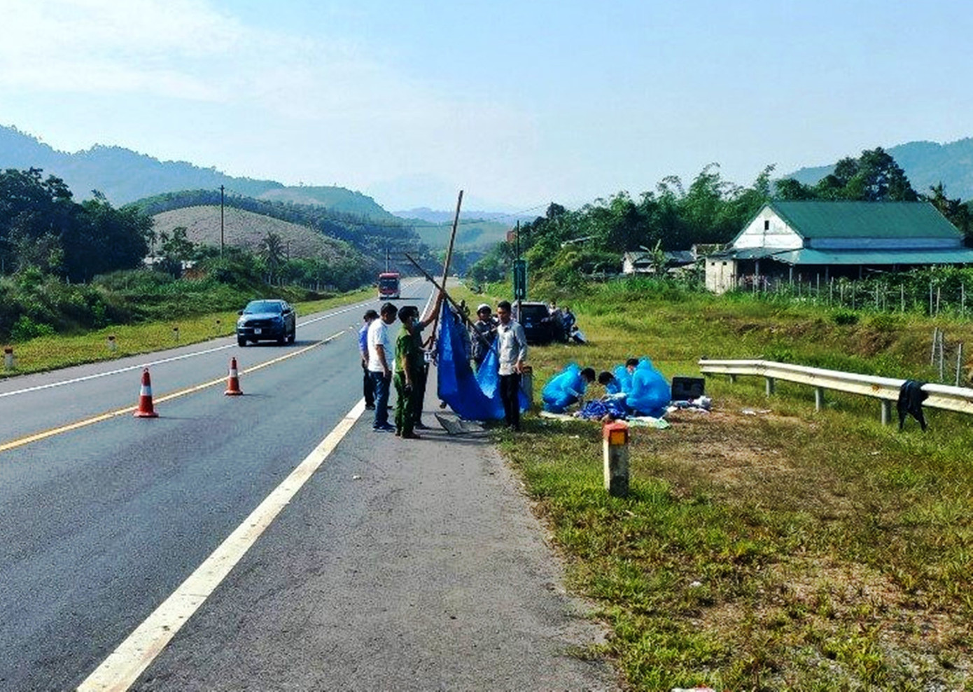 Hiện trường vụ tai nạn giao thông trên cao tốc La Sơn - Túy Loan. Ảnh: CTV Hiện trường vụ tai nạn giao thông trên cao tốc La Sơn - Túy Loan. Ảnh: CTV