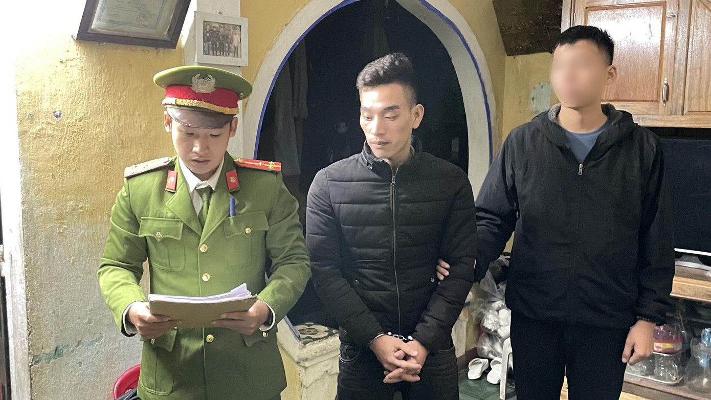 Đối tượng Hồ Văn Toán (giữa). Ảnh CACC Đối tượng Hồ Văn Toán (giữa). Ảnh CACC