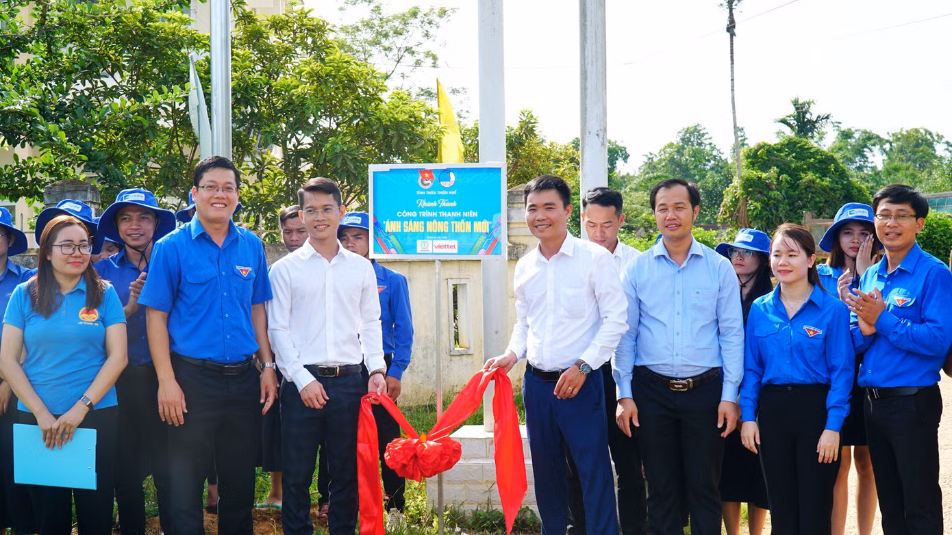 Khánh thành công trình ánh sáng nông thôn mới tại huyện biên giới A Lưới, TT-Huế.