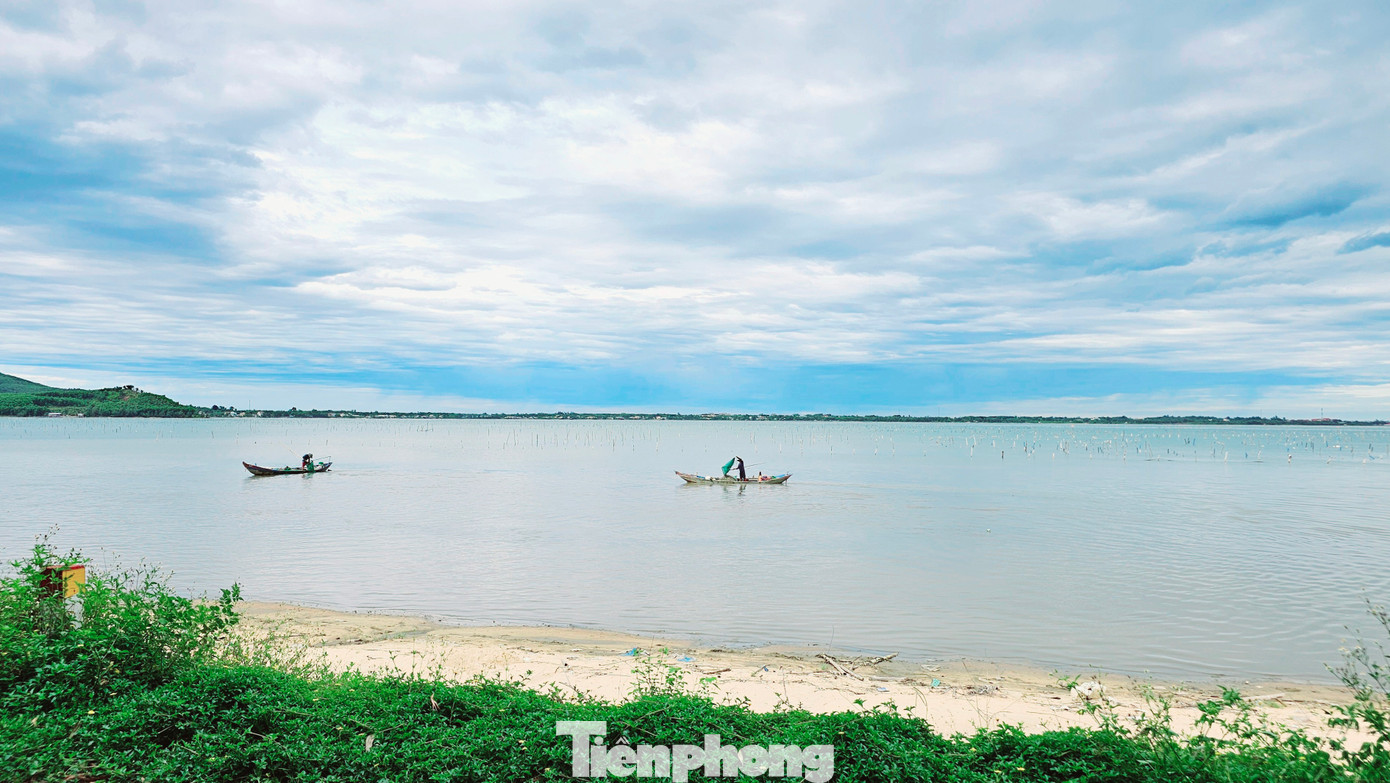 Theo quy hoạch, Khu du lịch quốc gia Lăng Cô - Cảnh Dương nằm trong Khu kinh tế Chân Mây - Lăng Cô, thuộc thị trấn Lăng Cô và xã Lộc Vĩnh, huyện Phú Lộc, tỉnh TT-Huế có diện tích khoảng 9.490 ha, trong đó diện tích vùng lõi tập trung phát triển du lịch là 1.350 ha. Ảnh: N.V. Theo quy hoạch, Khu du lịch quốc gia Lăng Cô - Cảnh Dương nằm trong Khu kinh tế Chân Mây - Lăng Cô, thuộc thị trấn Lăng Cô và xã Lộc Vĩnh, huyện Phú Lộc, tỉnh TT-Huế có diện tích khoảng 9.490 ha, trong đó diện tích vùng lõi tập trung phát triển du lịch là 1.350 ha. Ảnh: N.V.