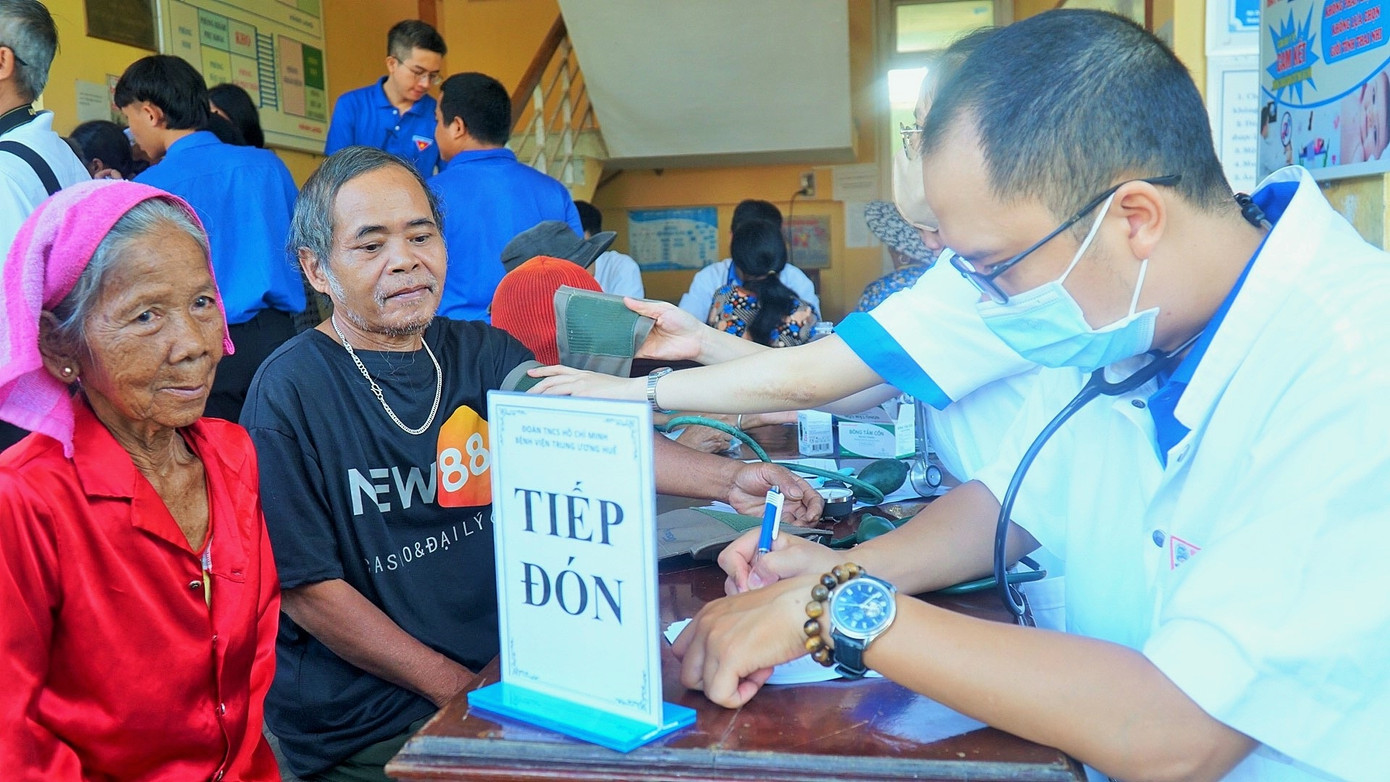 Trực tiếp tư vấn về bảo vệ sức khỏe, phòng tránh bệnh tật cho người dân vùng đồng bào dân tộc thiểu số huyện miền núi Nam Đông. Trực tiếp tư vấn về bảo vệ sức khỏe, phòng tránh bệnh tật cho người dân vùng đồng bào dân tộc thiểu số huyện miền núi Nam Đông.