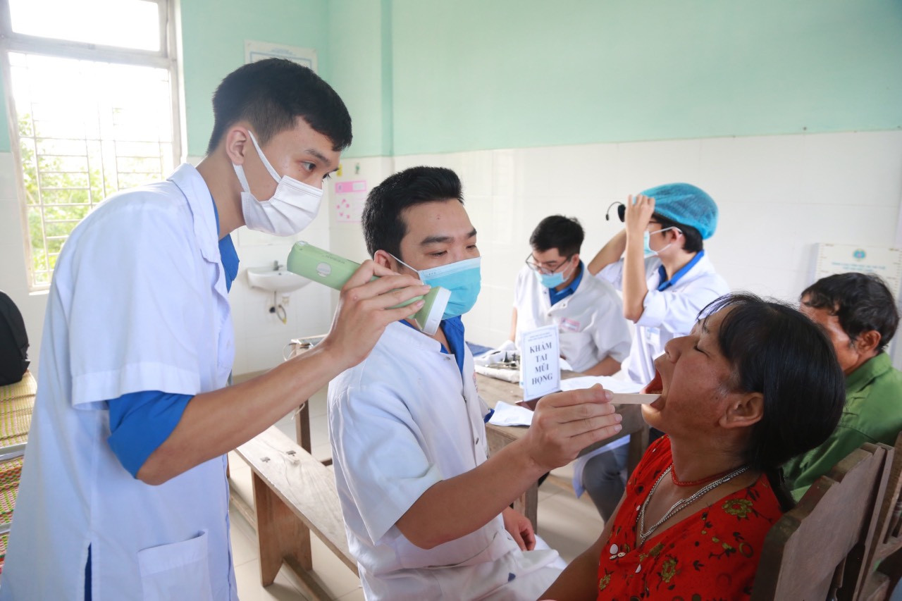 Ra quân chương trình “Tình nguyện mùa Đông” năm 2023 tại xã vùng cao Thượng Long (huyện Nam Đông, TT-Huế). Ra quân chương trình “Tình nguyện mùa Đông” năm 2023 tại xã vùng cao Thượng Long (huyện Nam Đông, TT-Huế).