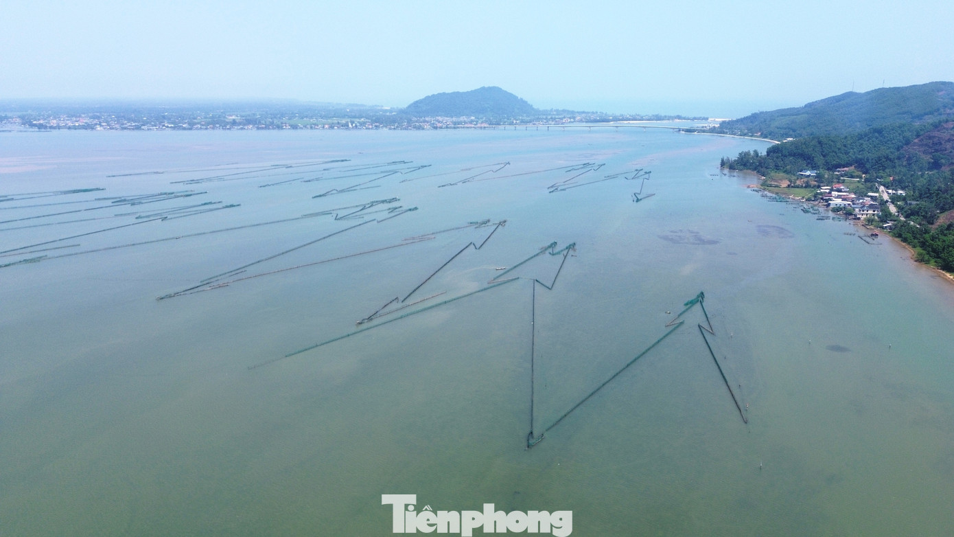 Theo ông Dương Quang Hùng - Chủ tịch UBND xã, từ một địa phương bãi ngang đặc biệt khó khăn, thời gian qua, Lộc Bình đẩy mạnh thực hiện chương trình mục tiêu quốc gia về xây dựng nông thôn mới và đến nay đã về đích. Xã Lộc Bình cũng vừa được Thủ tướng Chính phủ công nhận thoát khỏi tình trạng đặc biệt khó khăn vùng bãi ngang, ven biển và hải đảo.