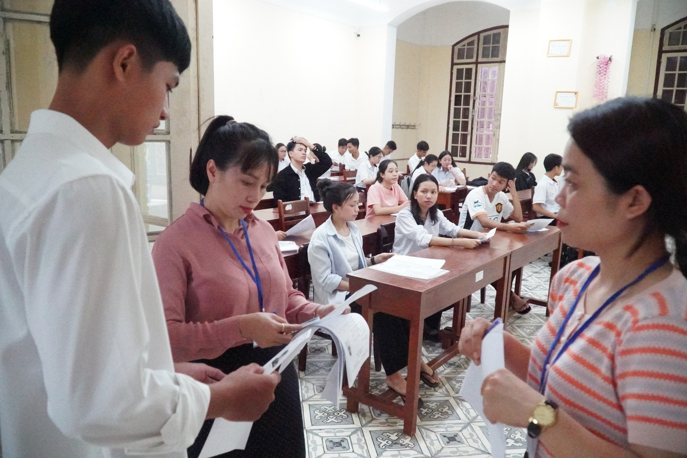 Năm nay, tại TT-Huế có hơn 12.800 thí sinh dự thi tốt nghiệp THPT. Năm nay, tại TT-Huế có hơn 12.800 thí sinh dự thi tốt nghiệp THPT.