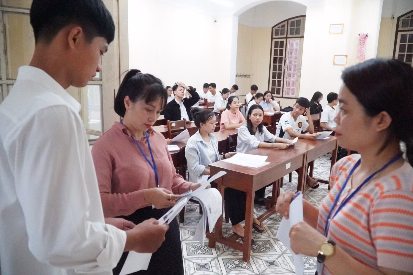 Năm nay, tại TT-Huế có hơn 12.800 thí sinh dự thi tốt nghiệp THPT. Năm nay, tại TT-Huế có hơn 12.800 thí sinh dự thi tốt nghiệp THPT.