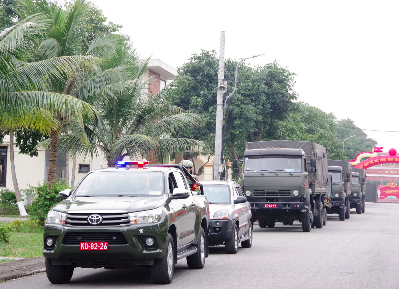 Bộ Chỉ huy Quân sự (CHQS) tỉnh TT-Huế là đơn vị được UBND tỉnh giao nhiệm vụ chủ trì, thực hiện bắn pháo hoa tại tất cả 3 điểm bắn, gồm khu vực Kỳ đài Đại nội (TP. Huế) cùng 2 huyện Quảng Điền và Phú Vang. Bộ Chỉ huy Quân sự (CHQS) tỉnh TT-Huế là đơn vị được UBND tỉnh giao nhiệm vụ chủ trì, thực hiện bắn pháo hoa tại tất cả 3 điểm bắn, gồm khu vực Kỳ đài Đại nội (TP. Huế) cùng 2 huyện Quảng Điền và Phú Vang.