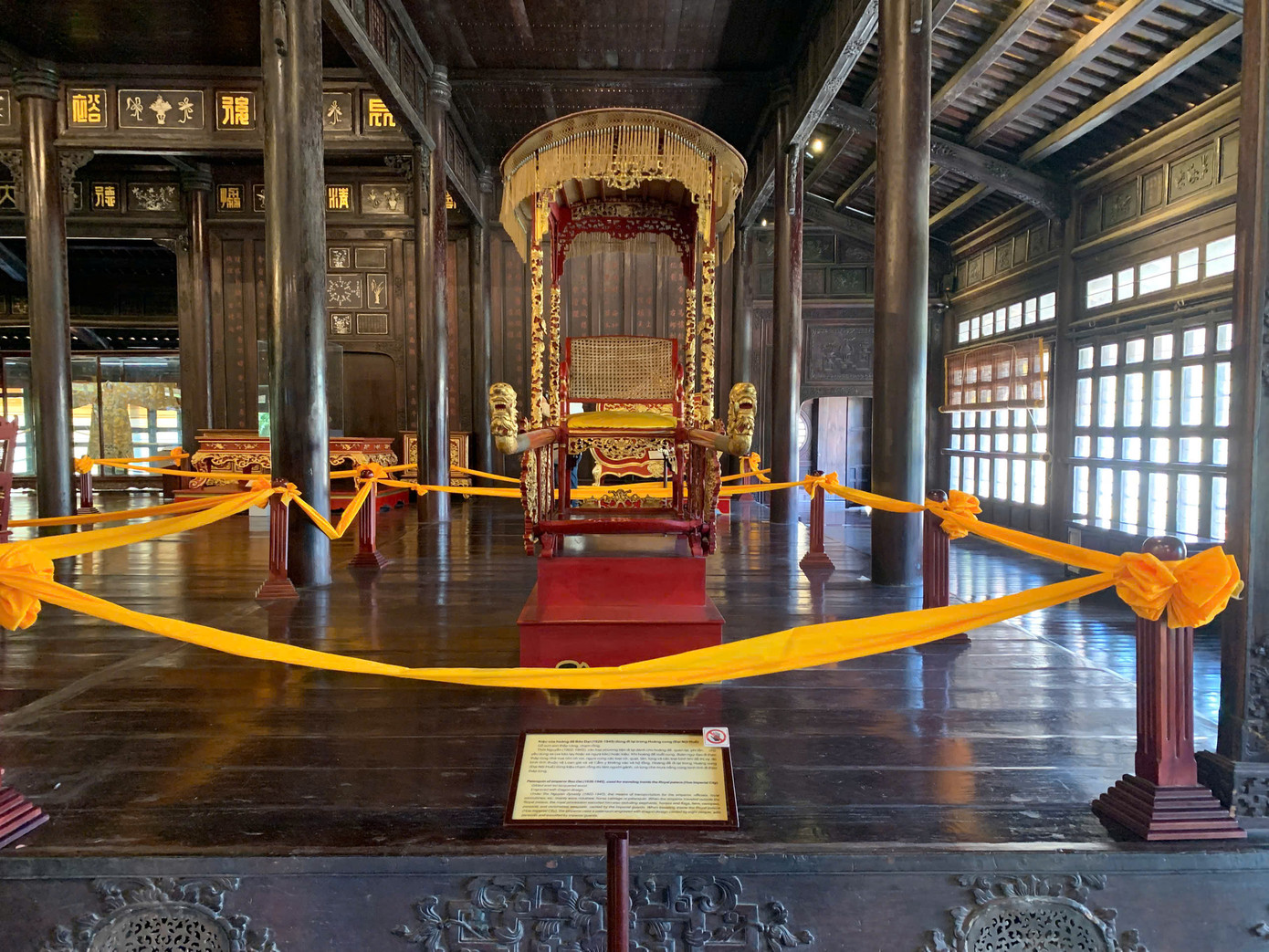 Kiệu vua Bảo Đại trưng bày tại Bảo tàng Cổ vật Cung đình Huế. Kiệu vua Bảo Đại trưng bày tại Bảo tàng Cổ vật Cung đình Huế.