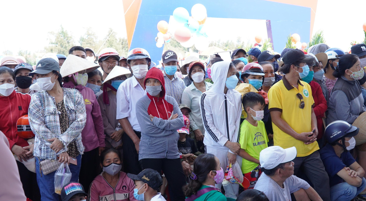 Lễ khởi công dự án thu hút sự quan tâm của đông đảo người dân địa phương