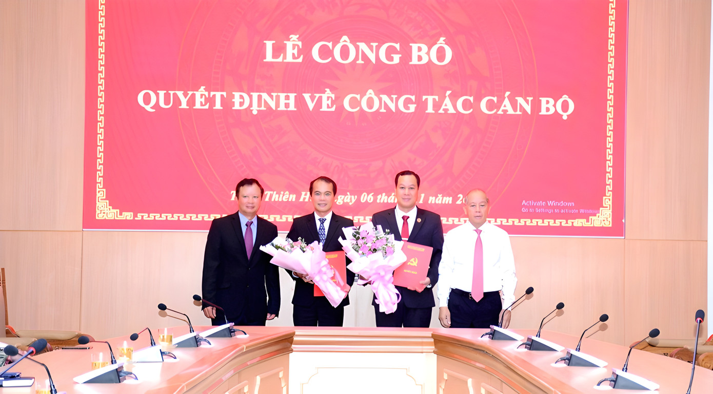 Các ông: Võ Lê Nhật, Vũ Văn Minh (thứ hai, thứ ba) từ trái sang được chỉ định tham gia Ban Chấp hành Đảng bộ tỉnh TT-Huế, nhiệm kỳ 2020 – 2025.