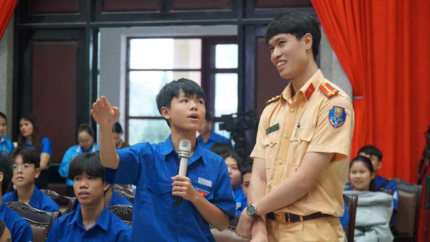 Tập huấn tuyên truyền về đảm bảo trật tự ATGT cho đoàn viên, thanh niên.