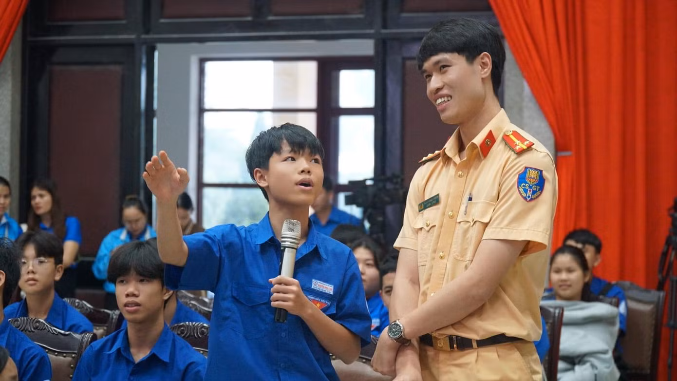 Tập huấn tuyên truyền về đảm bảo trật tự ATGT cho đoàn viên, thanh niên.