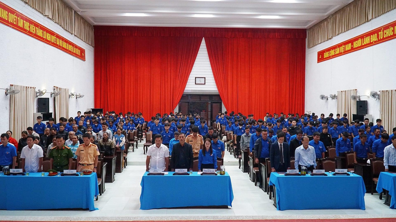 Mặc niệm tưởng nhớ các nạn nhân tử vong do tai nạn giao thông.