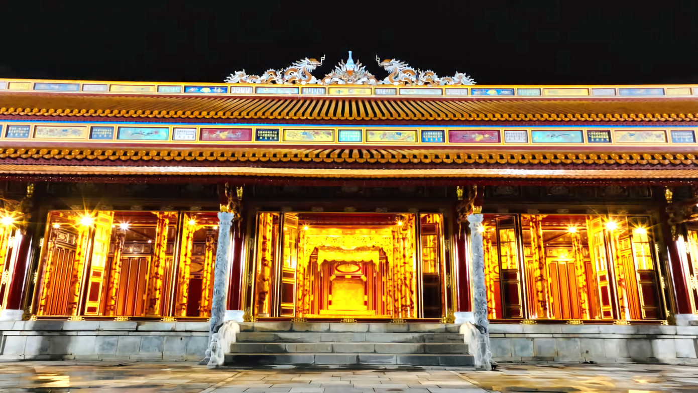 Dự án đã tiến hành tu bổ, gia cường nền móng, phục hồi nền lát gạch, bậc cấp đá Thanh, tường gạch với màu sắc nguyên trạng. Ngoài ra, dự án còn tập trung tu bổ, phục hồi hệ khung gỗ, hệ mái, hệ vách ván, cửa bằng gỗ, sơn son thếp vàng, mái lợp ngói hoàng lưu ly và ngói liệt men vàng, bờ mái, con giống khảm sành sứ và hệ thống trang trí pháp lam… Ảnh: TTBTDTCĐ.