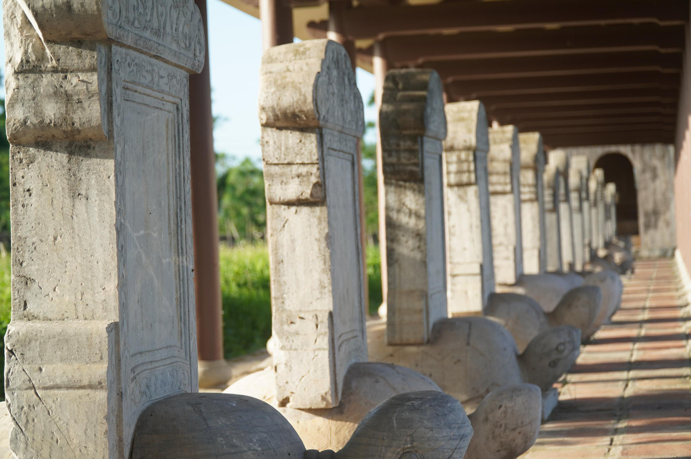 Bia tiến sĩ trong di tích Văn Miếu Huế