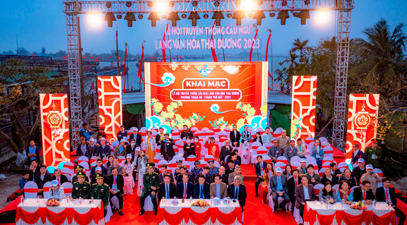 Ngày 2/2 (tức 12 tháng Giêng), tại làng văn hóa Thai Dương (phường Thuận An, thành phố Huế) diễn ra lễ hội cầu ngư theo kỳ lệ 3 năm một lần (tam niên đáo lệ). Ảnh: Đình Hoàng