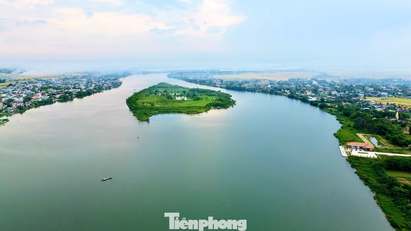 Dương Nỗ - vùng đất “hai sông”, nơi có sông Hương nổi tiếng, sông Phổ Lợi hiền hòa chảy qua. Cả hai con sông đều gắn bó với quá trình khai ấp, lập làng, góp phần hình thành nên vùng đất có thiên nhiên đẹp và bề dày lịch sử, văn hóa.