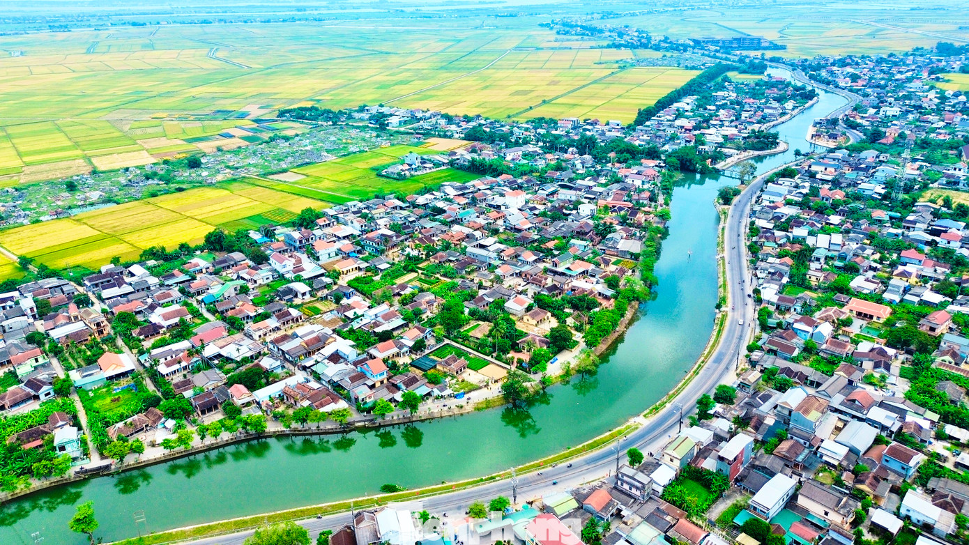 Dương Nỗ - vùng đất “hai sông”, nơi có sông Hương nổi tiếng, sông Phổ Lợi hiền hòa chảy qua. Cả hai con sông đều gắn bó với quá trình khai ấp, lập làng, góp phần hình thành nên vùng đất có thiên nhiên đẹp và bề dày lịch sử, văn hóa. Dương Nỗ - vùng đất “hai sông”, nơi có sông Hương nổi tiếng, sông Phổ Lợi hiền hòa chảy qua. Cả hai con sông đều gắn bó với quá trình khai ấp, lập làng, góp phần hình thành nên vùng đất có thiên nhiên đẹp và bề dày lịch sử, văn hóa.