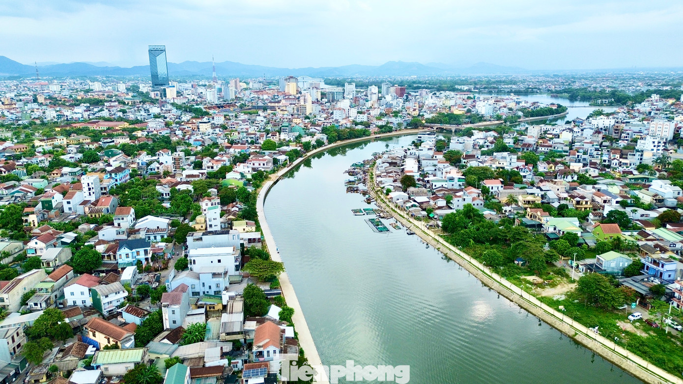 Theo BQLDA Cải thiện Môi trường nước TP Huế, sau 1 năm “trễ hẹn”, hiện trên công trường có hơn 90% khối lượng công việc đã hoàn tất. Công tác thi công đang được duy trì. Theo BQLDA Cải thiện Môi trường nước TP Huế, sau 1 năm “trễ hẹn”, hiện trên công trường có hơn 90% khối lượng công việc đã hoàn tất. Công tác thi công đang được duy trì.