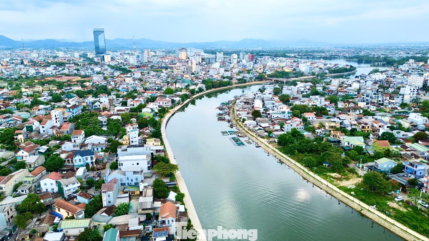 Theo BQLDA Cải thiện Môi trường nước TP Huế, sau 1 năm “trễ hẹn”, hiện trên công trường có hơn 90% khối lượng công việc đã hoàn tất. Công tác thi công đang được duy trì.