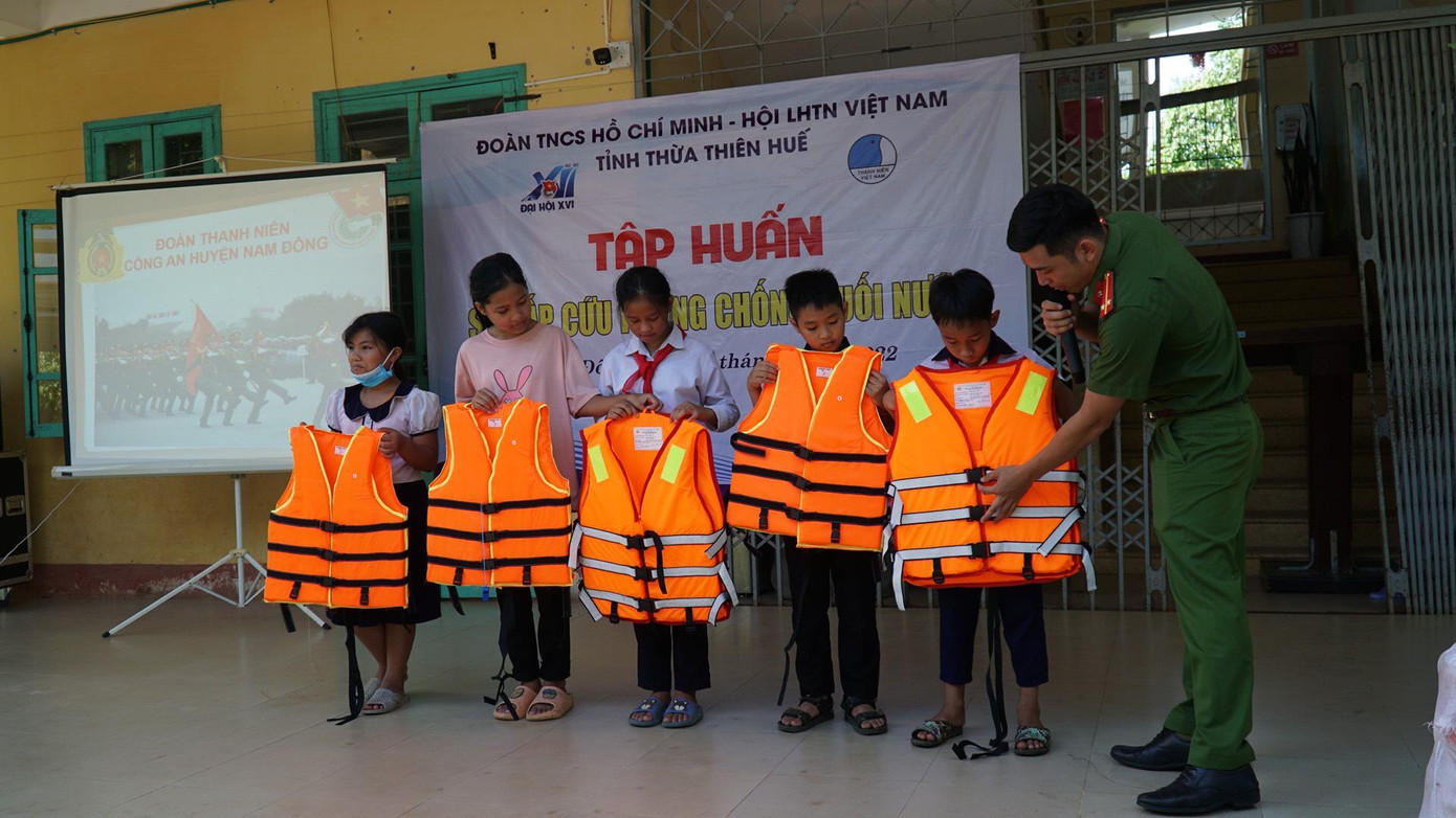 Tập huấn kỹ năng phòng, chống tai nạn đuối nước cho học sinh