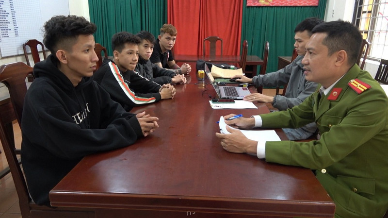 Nhóm trộm khai với công an, sau khi đến Huế lấy trót lọt xe máy, các đối tượng đưa tài sản ra TP. Đông Hà (Quảng Trị) để tiêu thụ. Ảnh: CACC Nhóm trộm khai với công an, sau khi đến Huế lấy trót lọt xe máy, các đối tượng đưa tài sản ra TP. Đông Hà (Quảng Trị) để tiêu thụ. Ảnh: CACC