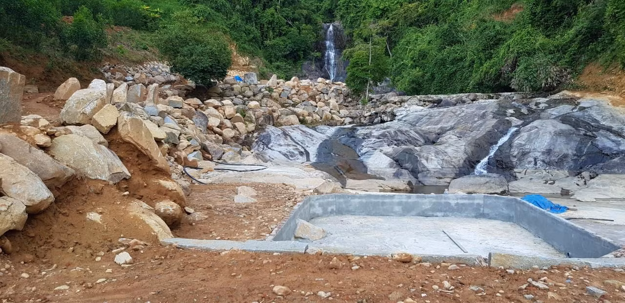 Với hành vi vi phạm về trật tự xây dựng trên đất công, chủ đầu tư khu du lịch "chui" bị xử phạt 15 triệu đồng. Ảnh: N.V Với hành vi vi phạm về trật tự xây dựng trên đất công, chủ đầu tư khu du lịch "chui" bị xử phạt 15 triệu đồng. Ảnh: N.V
