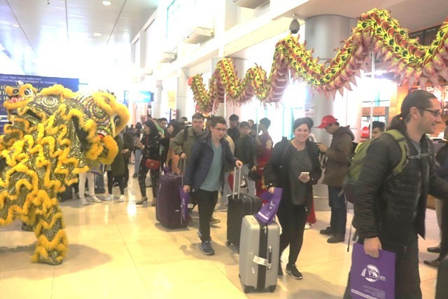 Du lịch Huế hướng đến tạo ra nhiều sản phẩm mới lạ, hấp dẫn để thu hút du khách. Du lịch Huế hướng đến tạo ra nhiều sản phẩm mới lạ, hấp dẫn để thu hút du khách.