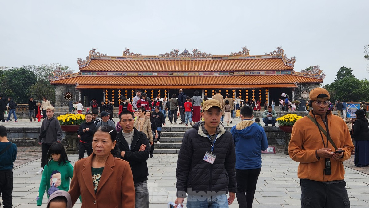 Huế đặt mục tiêu thu hút từ 4,8-5 triệu lượt khách du lịch đến tham quan trong năm 2025. Huế đặt mục tiêu thu hút từ 4,8-5 triệu lượt khách du lịch đến tham quan trong năm 2025.