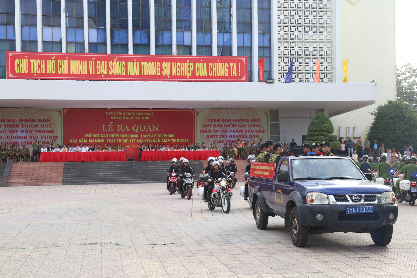 Ra quân tuyên truyền về đợt cao điểm tấn công, trấn áp tội phạm dịp Tết Canh Thìn 2024. Ra quân tuyên truyền về đợt cao điểm tấn công, trấn áp tội phạm dịp Tết Canh Thìn 2024.