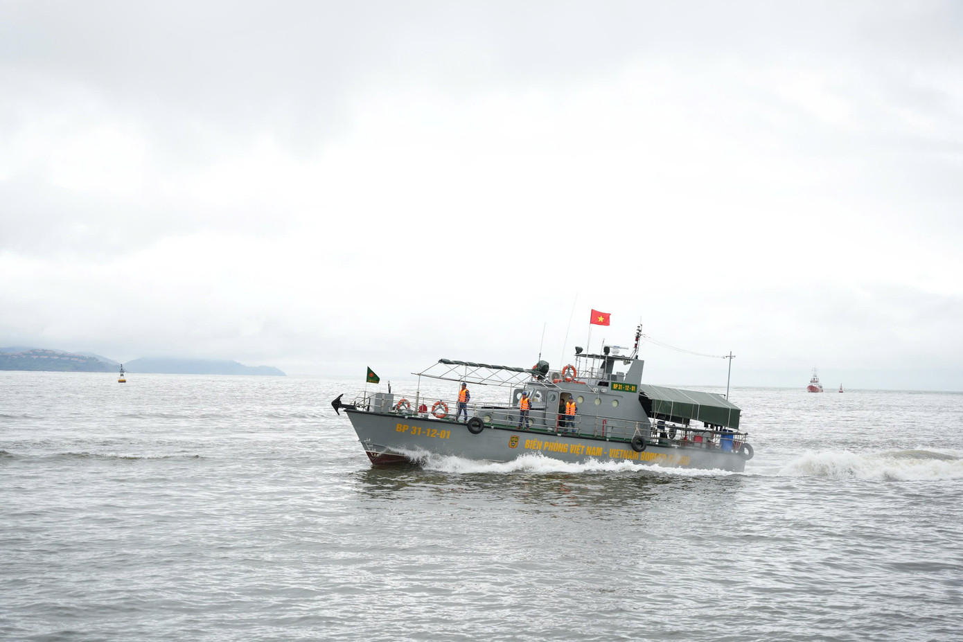 Lực lượng chức năng cùng phối hợp diễn tập cứu nạn hàng hải tại cảng biển Chân Mây.