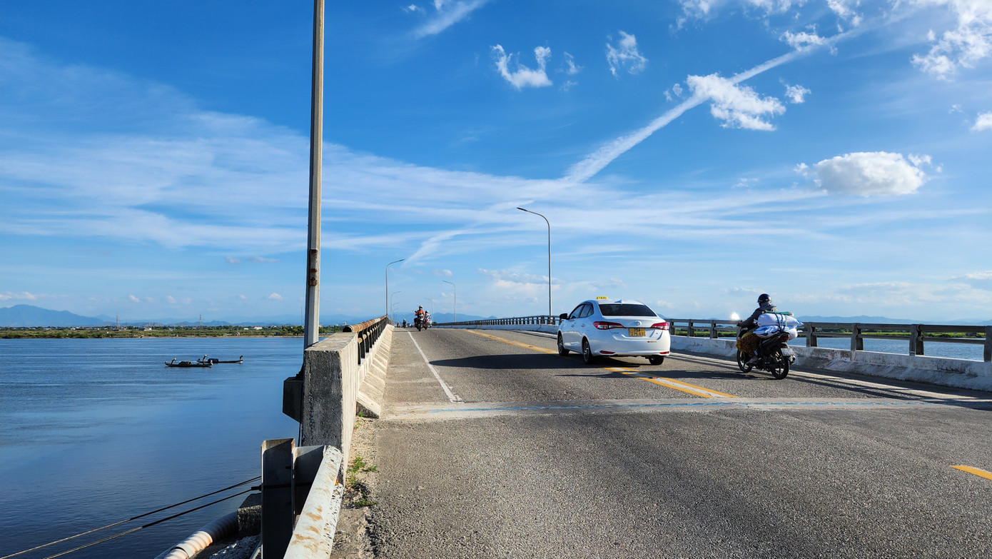 Dự án còn thực hiện chỉnh trang cầu giao thông, hệ thống điện chiếu sáng, biển báo…; xây dựng hệ thống giám sát phục vụ quản lý, vận hành công trình. Đến nay, dự án đã tổ chức lựa chọn nhà thầu tư vấn thiết kế bản vẽ thi công, dự kiến triển khai thi công vào đầu năm 2024.