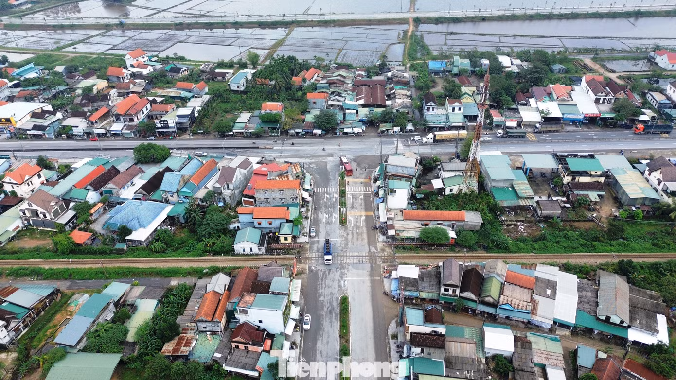Từ ngày 1/1/2025, Nghị quyết nêu trên sẽ có hiệu lực. Lộc Sơn sẽ trở thành thị trấn thứ tư của huyện Phú Lộc sau các thị trấn Phú Lộc, Lăng Cô, Khe Tre (khi huyện Nam Đông sáp nhập vào huyện Phú Lộc theo Nghị quyết số 1314 của Ủy ban Thường vụ Quốc hội).
