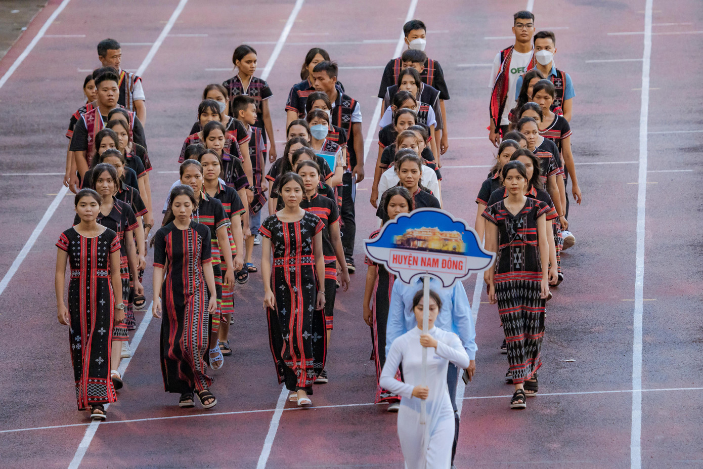 Các đoàn VĐV từ thành phố đến vùng cao đồng bào dân tộc thiểu số về dự Đại hội. Ảnh: Lê Đình Hoàng Các đoàn VĐV từ thành phố đến vùng cao đồng bào dân tộc thiểu số về dự Đại hội. Ảnh: Lê Đình Hoàng