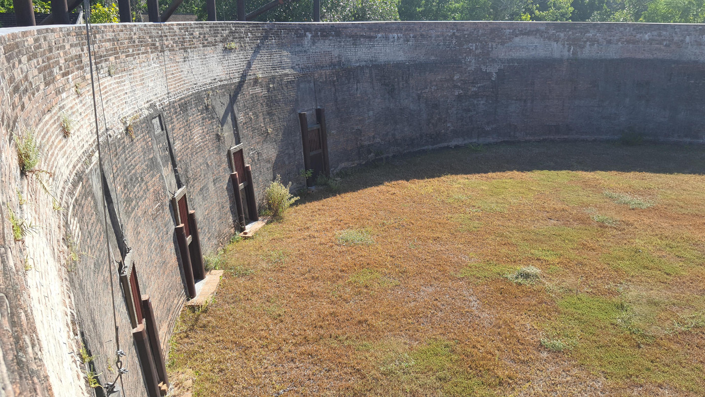 Một góc lòng chảo đấu trường Hổ Quyền xứ Huế Một góc lòng chảo đấu trường Hổ Quyền xứ Huế