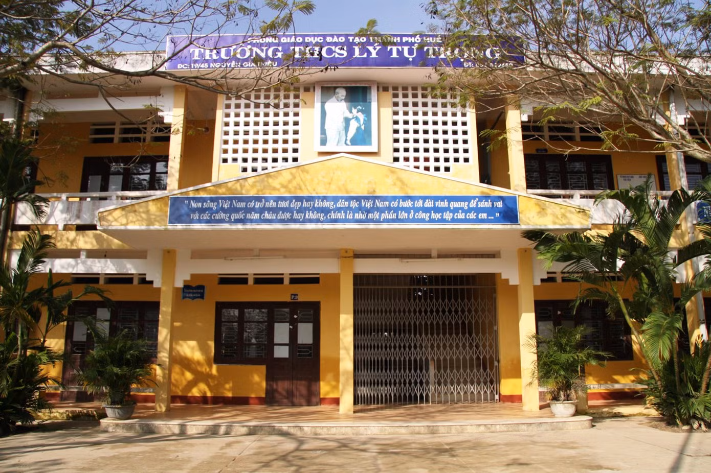 Trường THCS Lý Tự Trọng (TP Huế) - nơi xảy ra vụ việc. Ảnh: FB